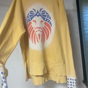 Time and Tru Yellow Lion Graphic Men's Crewneck Sweater